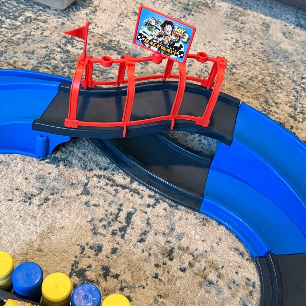 Disney Toy Story 3 Shake & Go Speedway Track with 2 Cars Buzz & Woody - Picture 5 of 8